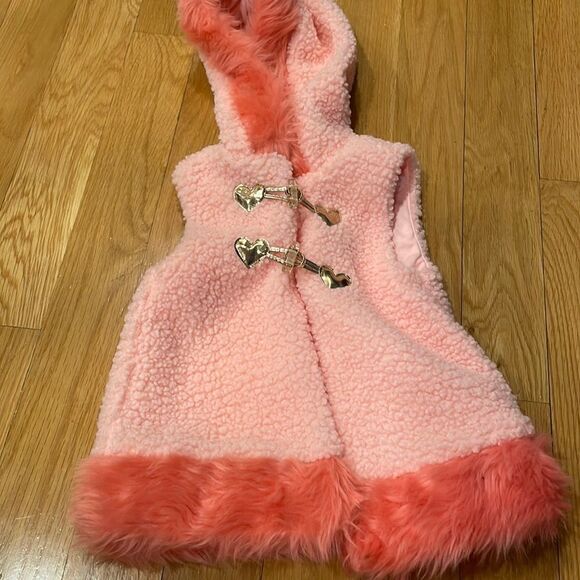 LITTLE lass 3 T vest good condition barely worn - Picture 2 of 4